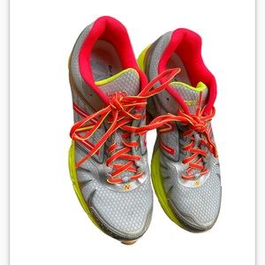 Ladies New Balance tennis shoes size 9.5